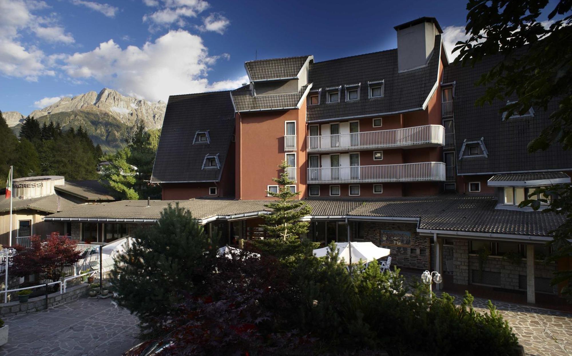 Hotel Mirella Ponte Di Legno Bagian luar foto