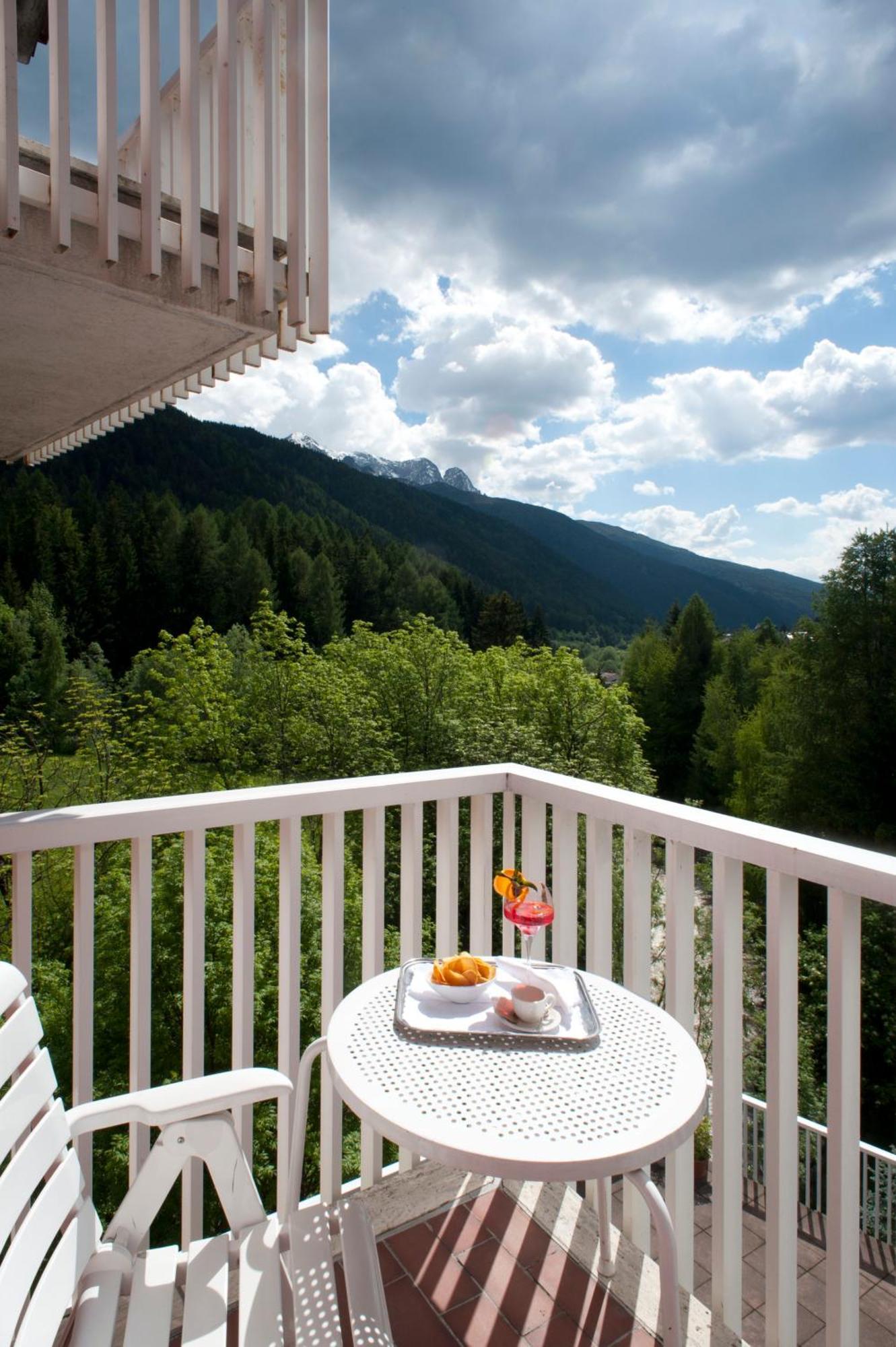 Hotel Mirella Ponte Di Legno Ruang foto