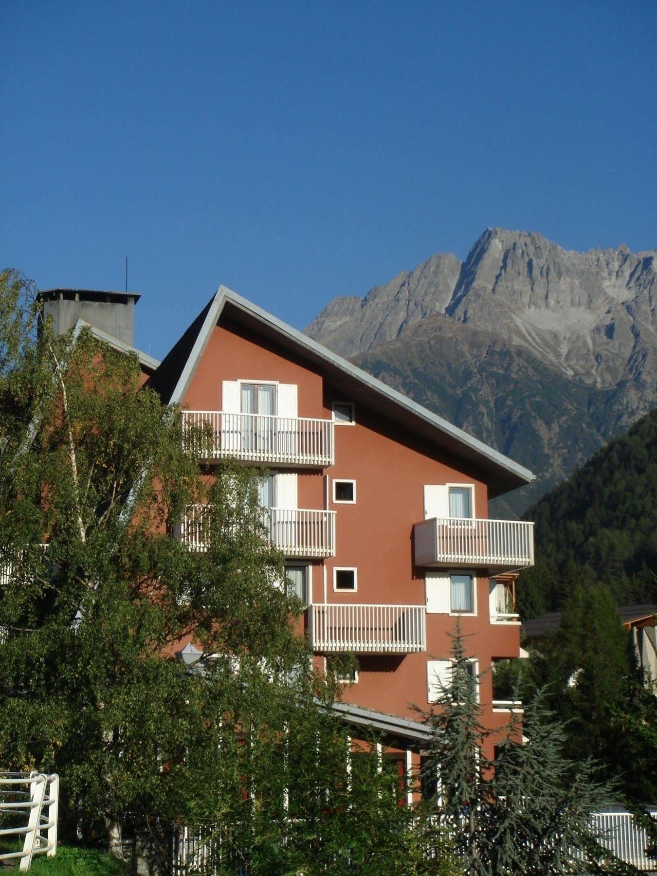 Hotel Mirella Ponte Di Legno Bagian luar foto
