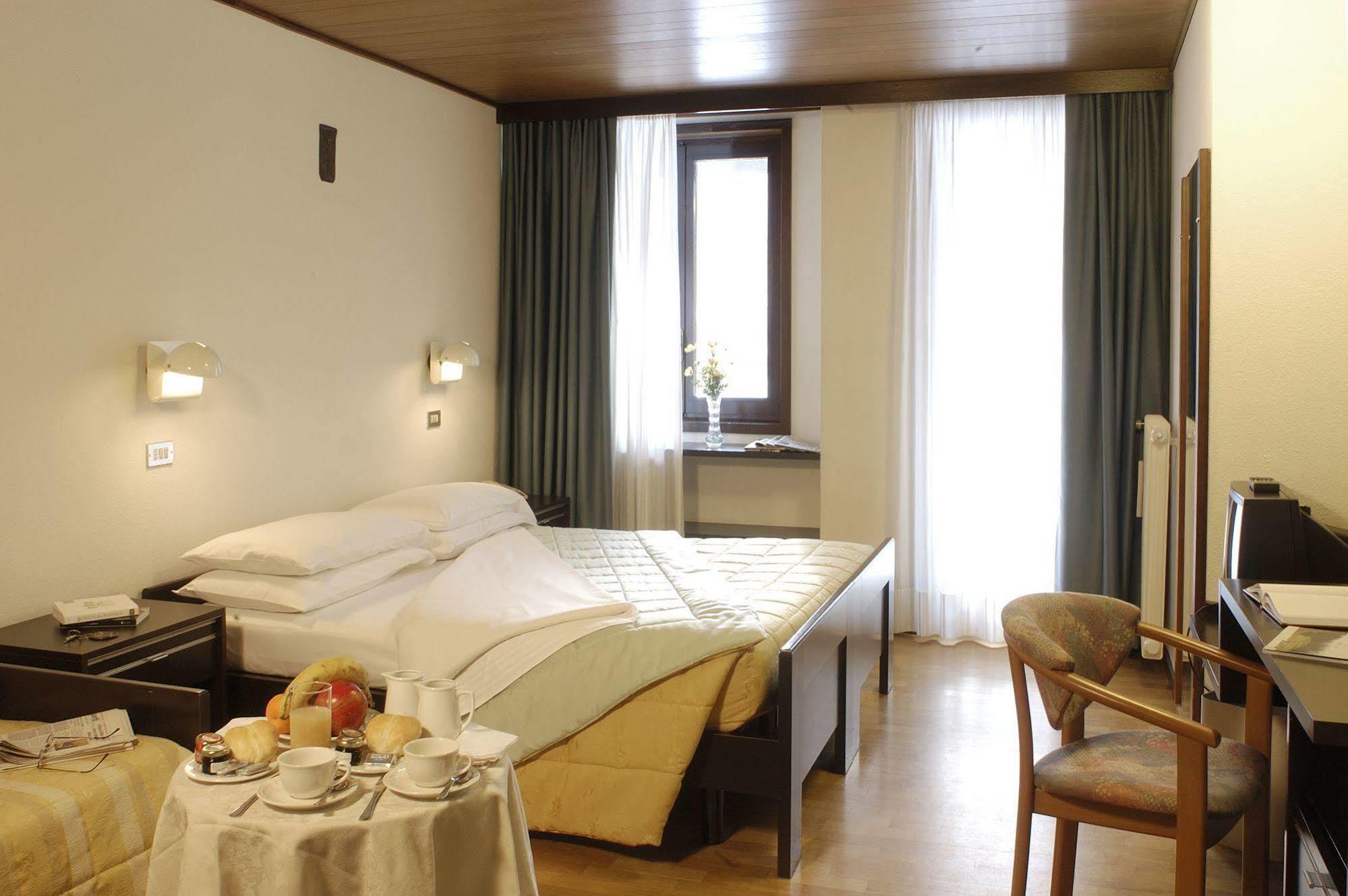Hotel Mirella Ponte Di Legno Bagian luar foto